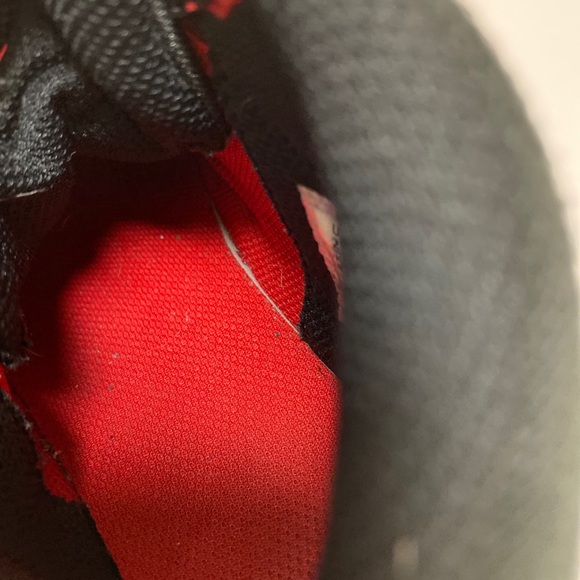 Nike Team Hustle Red Sneakers Kids Boys Sz 2Y - Picture 8 of 8